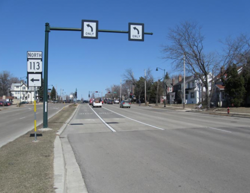 turn lanes on a road
