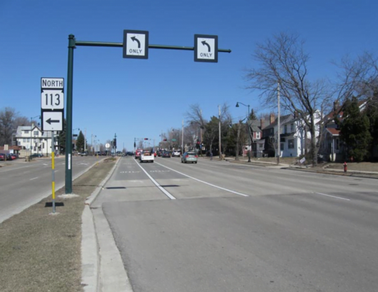 turn lanes on a road