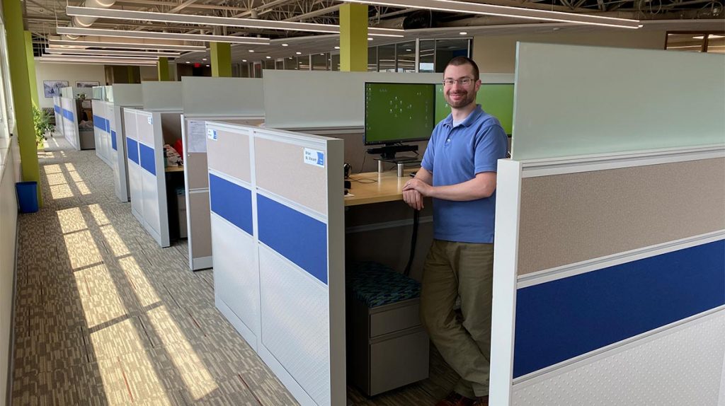 CE-Trans-Design KL Employee in office