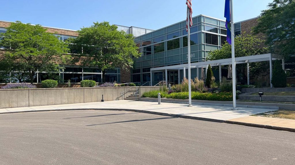 WSLH_building_1400_913 WSLH-DFD project showing building and new pavement in front.